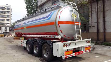 不銹鋼甲醇半掛車(chē) 適配乙醇燃料的技術(shù)革新與市場(chǎng)前瞻