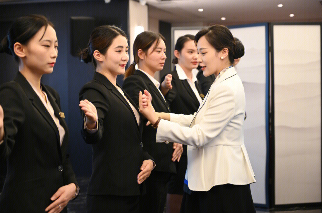 提升專業(yè)形象，鑄就會(huì)展服務(wù)新標(biāo)桿——探析禮儀管家服務(wù)與培訓(xùn)